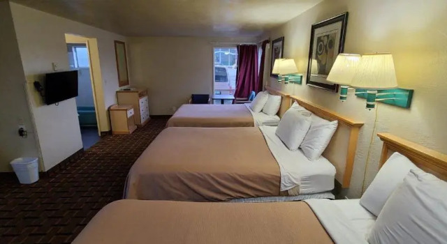 Номер Superior Economy Inn