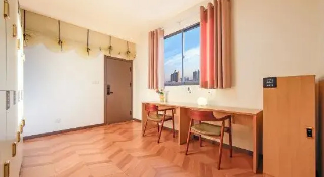 Шестиместный люкс Xian Sky Garden Rooftop Social Hostel - Steps from Bell Tower & Food St - 24H Front Desk - EnglishFriendly