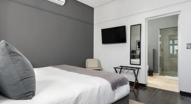 Студия One Calais Luxury Apartments