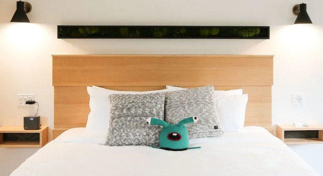 Pluvio restaurant and rooms, Забронировать Гостевой дом Отели Уклуэлет с парковкой, рядом с Huu-Mees-Ma-As Native Art Gallery, Парковка