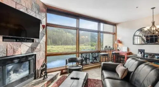 River Bank Lodge 2914, Забронировать Отель Отели Roosevelt National Forest с парковкой, Парковка
