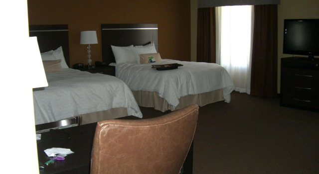 Четырёхместный люкс Hampton Inn and Suites Pueblo/North