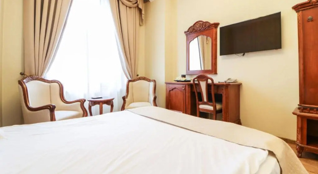 Двухместный номер Standard с балконом Astoria Grand Hotel