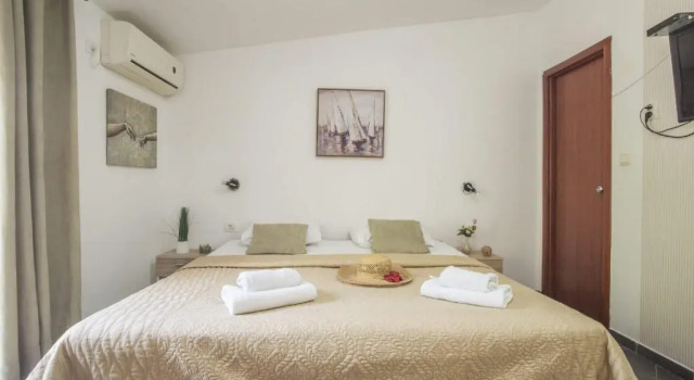 Chic Studio Flat With Balcony Near Beach in Tivat, Rezervovat Hotel Lepetane Černá Hora