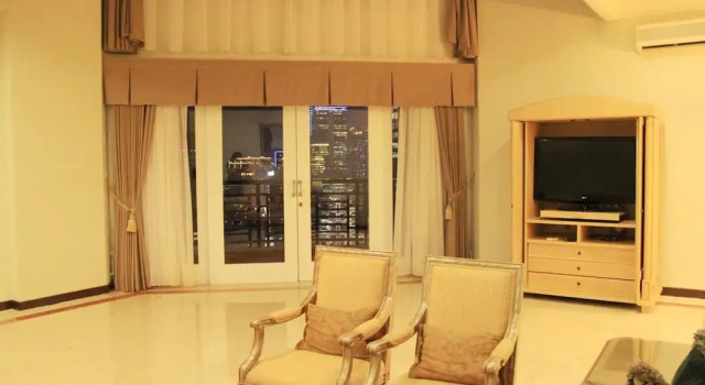 Balkonlu Standart çatı katı oda Hotel Aryaduta Semanggi