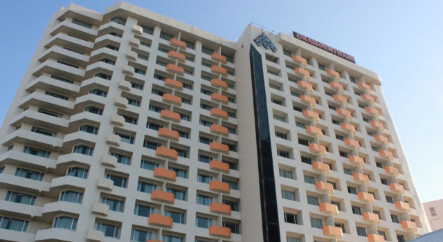 Charoenthani Hotel, Khon Kaen, Varaa Hotelli Hotellit North-Eastern Thailand pysäköinnillä, Pysäköinti