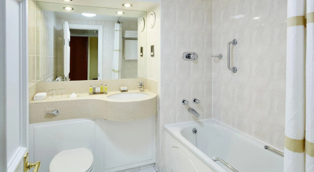 Двухместный номер Standard Delta Hotels by Marriott Liverpool City Centre