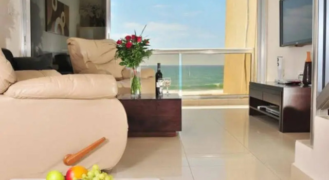 Apartments Love Suite on The Sea, Забронировать Апартаменты/квартира Отели Нагария с бассейном, Бассейн