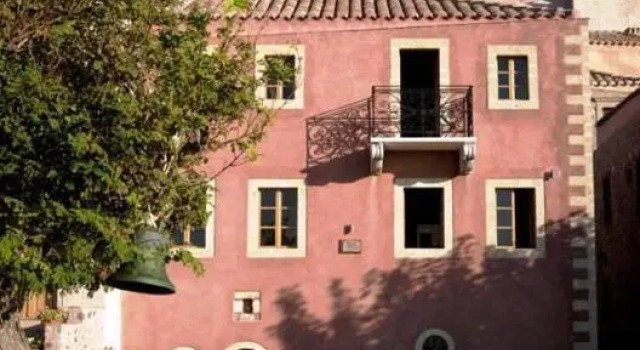 Двухместный люкс Theophano Art Hotel