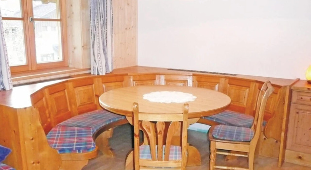 Awesome Apartment in Grossarl With 4 Bedrooms and Wifi, Rezervovat Apartmán Hotely v Grossarltal s parkováním, Parkování