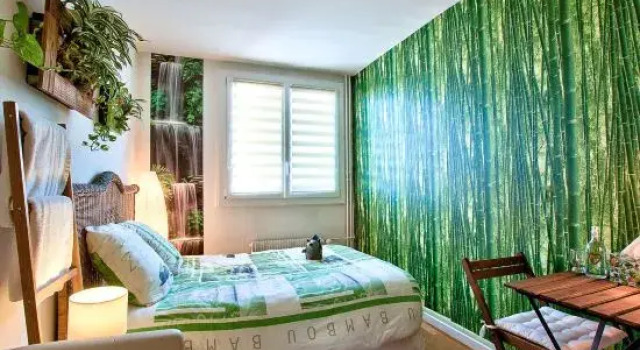 Номер Standard с балконом A découvrir ! NATURALBNB - Chambres dhôtes climatisées au calme - Top confort et reposant - PARKING GRATUIT SECURISE - Garage vélos et motos - OFFERT COPIEUX PETIT DEJEUNER fait maison sucré-salé, local et bio - Accueil et convivialité garantis