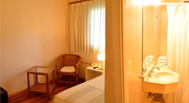 La Posada Hotel, Забронировать Отель Отели провинции Буэнос-Айреса с бассейном, Бассейн
