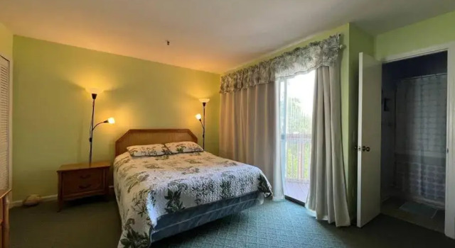 Lovely 2-bedroom condo with pool