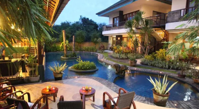 Кровать в общем номере Sanur Seaview Hotel