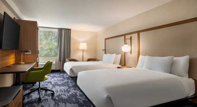 Четырёхместный номер Deluxe Fairfield by Marriott Inn & Suites Madison South