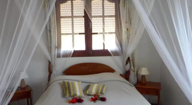 Bungalow with 2 Bedrooms in Bouillante, with Wonderful Sea View, Shared Pool, Enclosed Garden - 70 M From the Beach, Rezerwuj Dom wakacyjny Bouillante Basse-Terre
