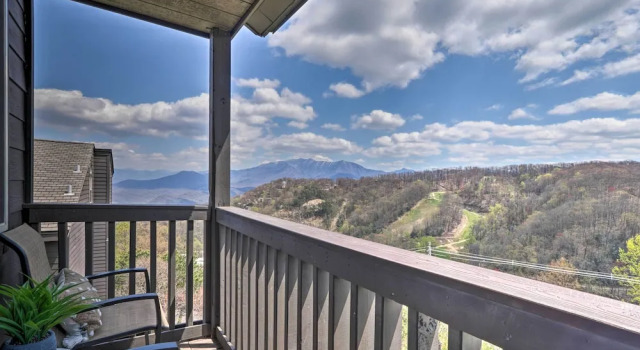 Апартаменты с 3 комнатами с балконом Pool Access & Balcony: Mtn-view Gatlinburg Condo
