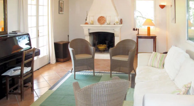 Breguieres (Rob100), Забронировать Отель Рошбарон Green Provence