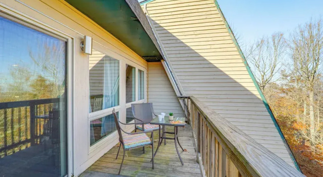 Апартаменты 1 Mi to Skiing: Cozy Townhome in Beech Mountain!