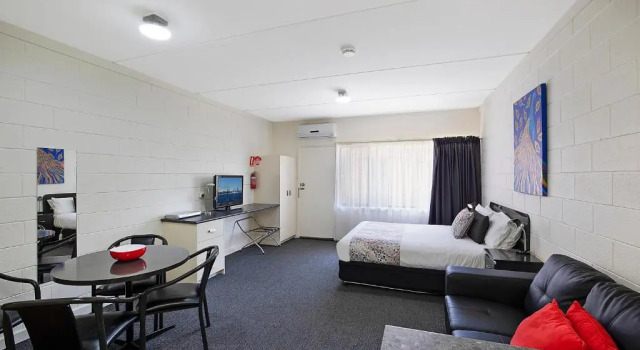 Студия Hamilton Lakeside Motel
