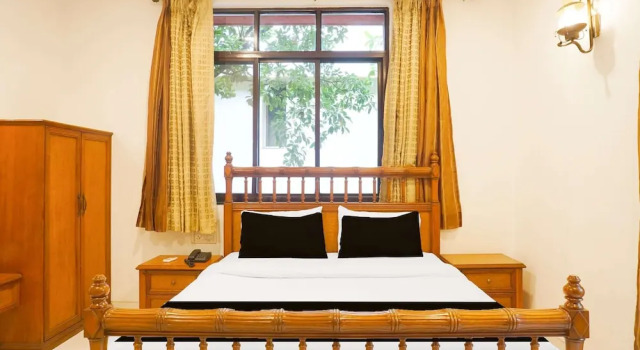 Super Townhouse Oak Prabhat Road