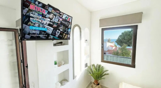 Апартаменты Beachfront Oura - 100m Beach, Seaview, Garage, 300m Strip