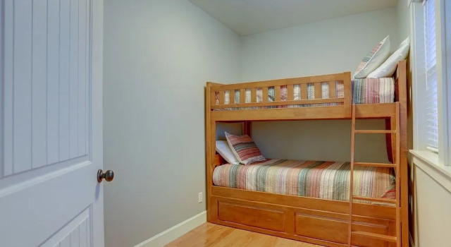 Spacious Five Peaks Home with Soaking Tub and BBQ by RedAwning