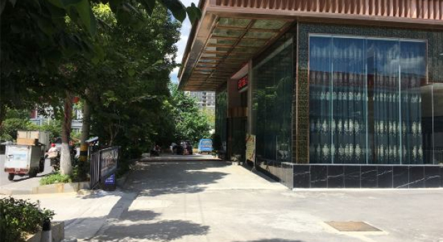 Yuelai International Hotel, Prenota Hotel Enshi Prefecture Cina