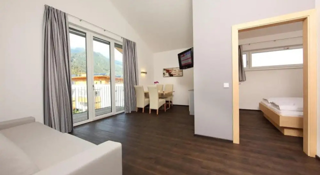 Апартаменты Die Dorfvilla - Includes Tauern Spa Kaprun Wellness Access 13 km away
