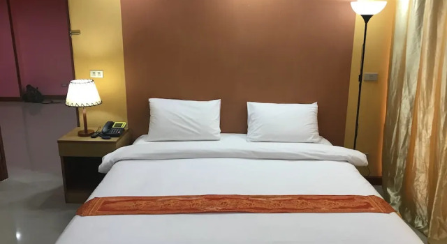 Двухместный люкс с балконом и с видом на реку Toh Buk Seng Ayutthaya Hotel
