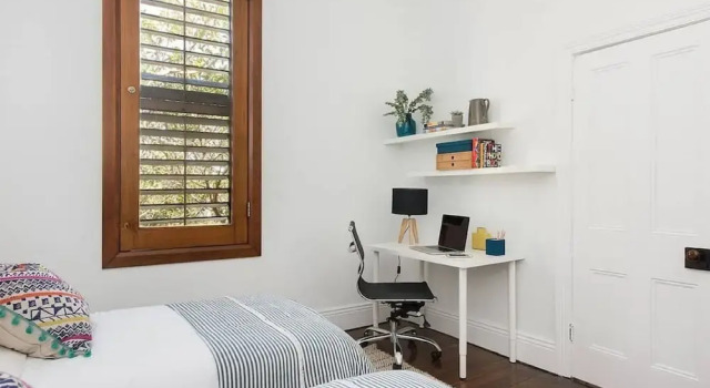Historic 1890s House With Terraced Backyard Deck H346, Забронировать Дом для отпуска Коттеджи Sydney Region, Коттедж
