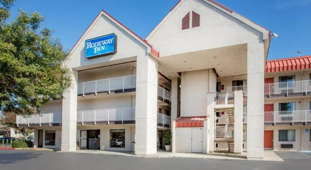 Люкс Motel 6-Fresno, CA - Yosemite Hwy