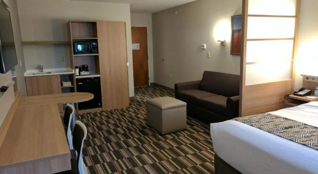 Двухместный люкс Microtel Inn & Suites by Wyndham Clarion