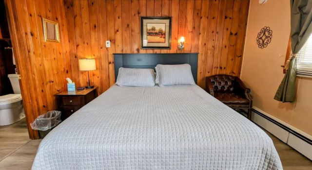 Номер Standard Riverside Motel
