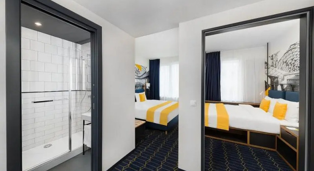 Четырёхместный семейный номер Standard с 2 комнатами voco Budapest D8 by IHG