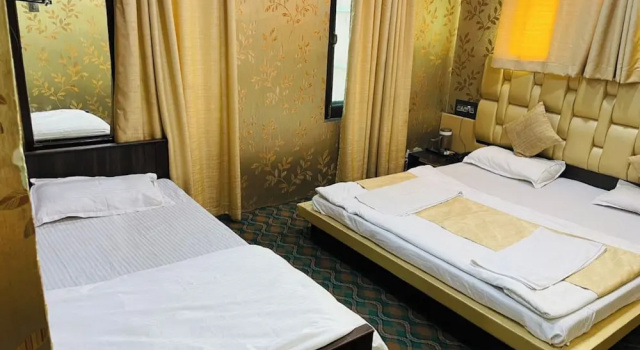 Трёхместный номер Deluxe Goroomgo City Pride Srinagar