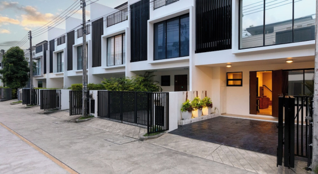 Spacious 3bd Townhouse in Laguna park