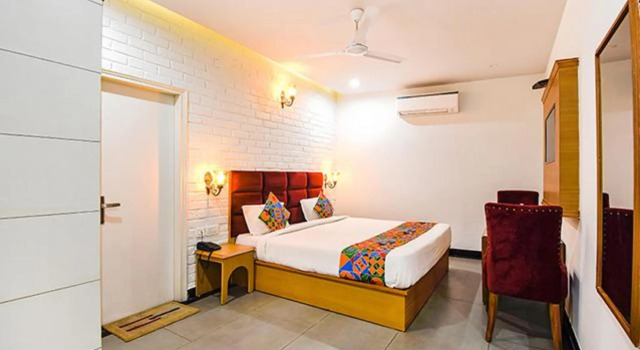 Номер Premium Fabhotel Nh7