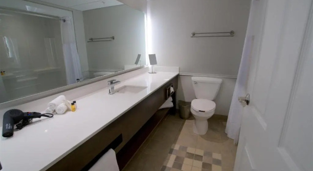 Трёхместный номер Superior Hôtel & Suites Normandin Lévis