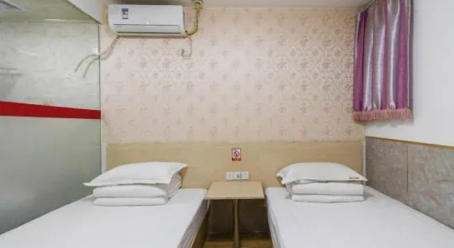 Кровать в общем номере Fulandao Hotel