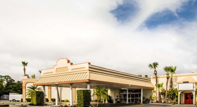 Четырёхместный номер Standard ISLAND HOTEL of Space Coast