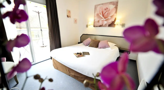 Трёхместный семейный номер Standard с балконом Amadour Hôtel