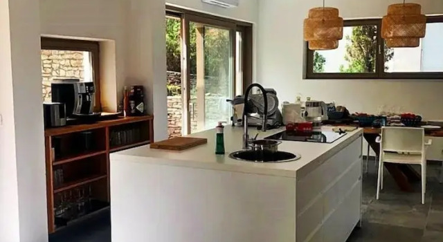 Exclusive Villa Marumare Completed 2021 Pool 300m to the Beach, Rezerwuj Willa Hotele w Split-Dalmatia County z parkingiem, Parking