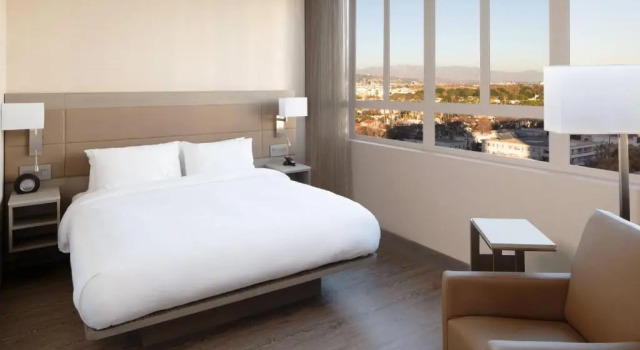 Номер с видом на город AC Hotel by Marriott Beverly Hills