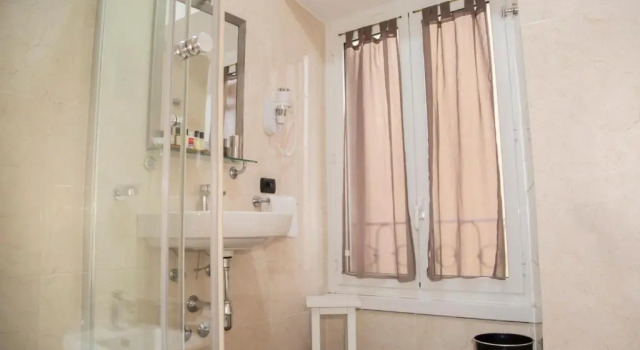 Полулюкс Inn Rome Rooms & Suites