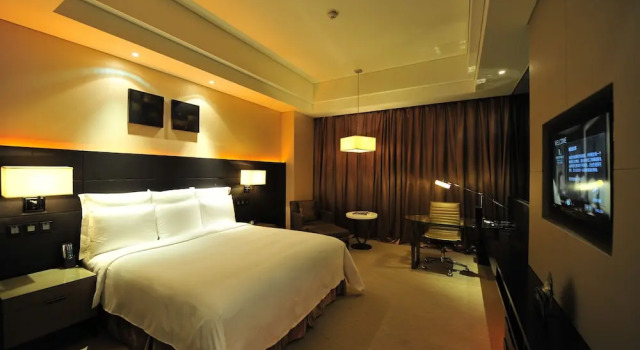Двухместный клубный номер Standard с видом на город Renaissance Guiyang Hotel