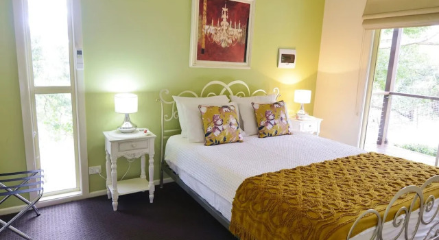 Студия Luxury Apple Tree Cottage Montville
