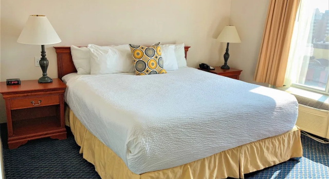 Двухместный люкс c 1 комнатой Days Inn by Wyndham Niagara Falls Centre St By the Falls