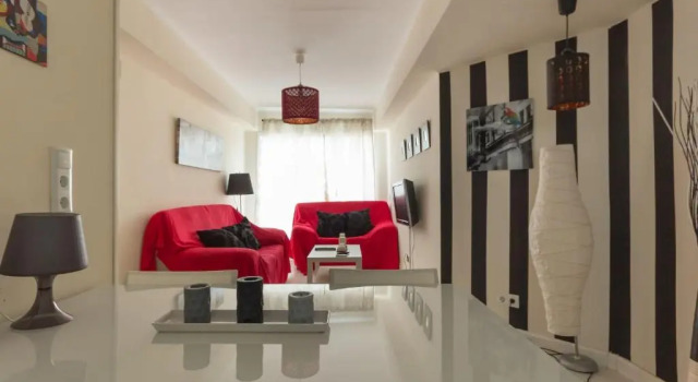 Nice Flat -200m Center-2 Baths- 3 Bedrooms 5Pers, Забронировать Отель Малага - центр Малага, рядом с Музей Кармен Тиссен