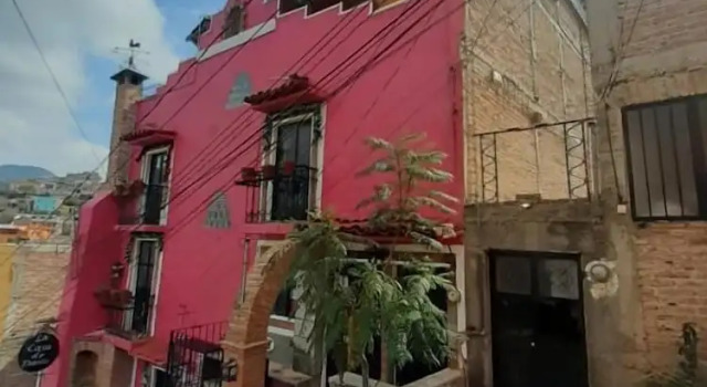 Hostal Casa de Dante, Забронировать Отель Гуанахуато El Bajio, рядом с Аллея поцелуев